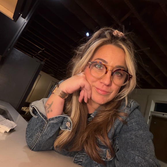 Meet your Posher, Crystal - Picture 2 of 2